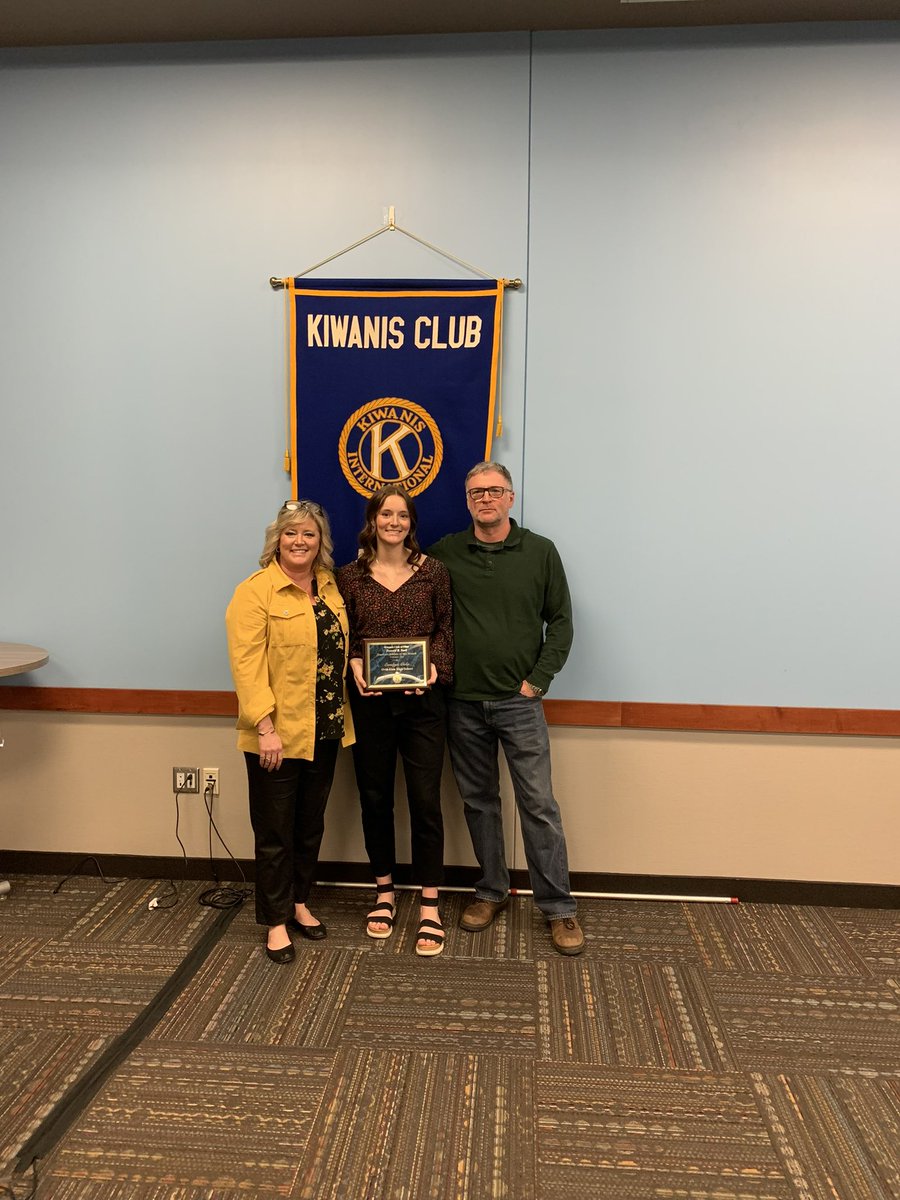 CoachDocCutty's tweet photo. Congrats to @EvalynCole4 - Flint Area student- athlete of the month!   #ProudCoach #MMACStrong https://t.co/50crm8p2T7