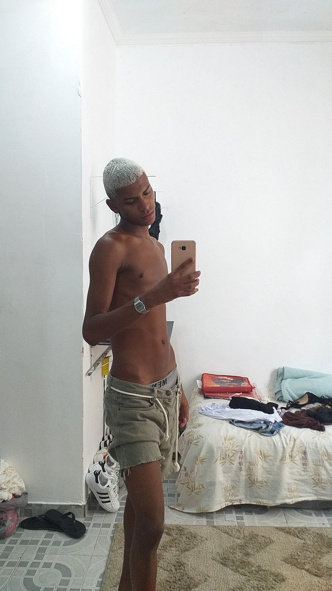 itallogdoo's tweet photo. Com bermuda ou com cueca?👀👅 https://t.co/FORJo5kKSv