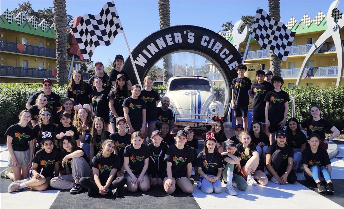 DramaGirl100's tweet image. The Descendants cast absolutely shined on the stage in Disney World this week! The students performed in front of hundreds of eager Disney Springs visitors as they presented selections from our spring musical. They are all stars! @lexingtonsuper @ClarkePrincipal  @LexPerformArts