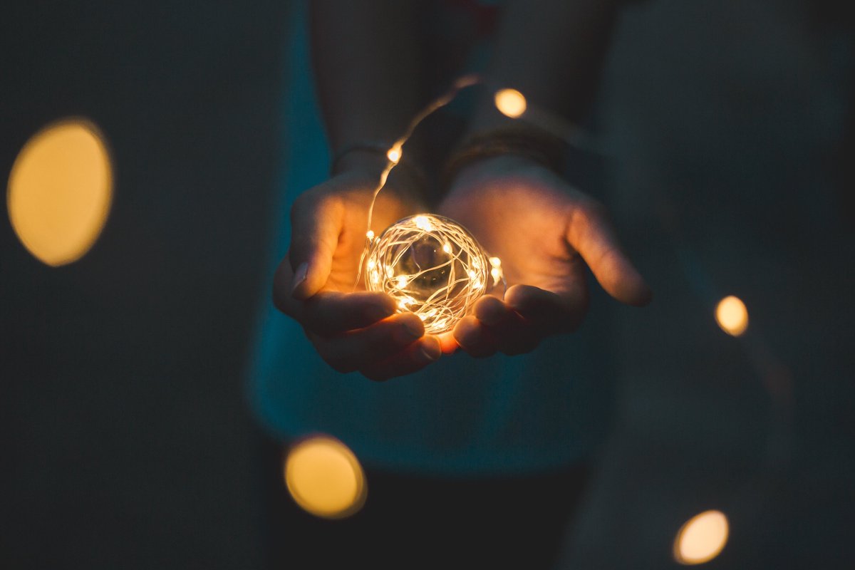 PsicoEmocional's tweet photo. ELIGE CON QUIÉN BRILLAR ✨Existen personas que suman y otras que restan. Unas te inspiran a sacar lo mejor de ti, mientras otras solo observan. Algunas estarían dispuestas a darlo todo por ti, mientras que otras buscarían quitártelo. 

Abro hilo 👇 https://t.co/dJyp0M5b5u