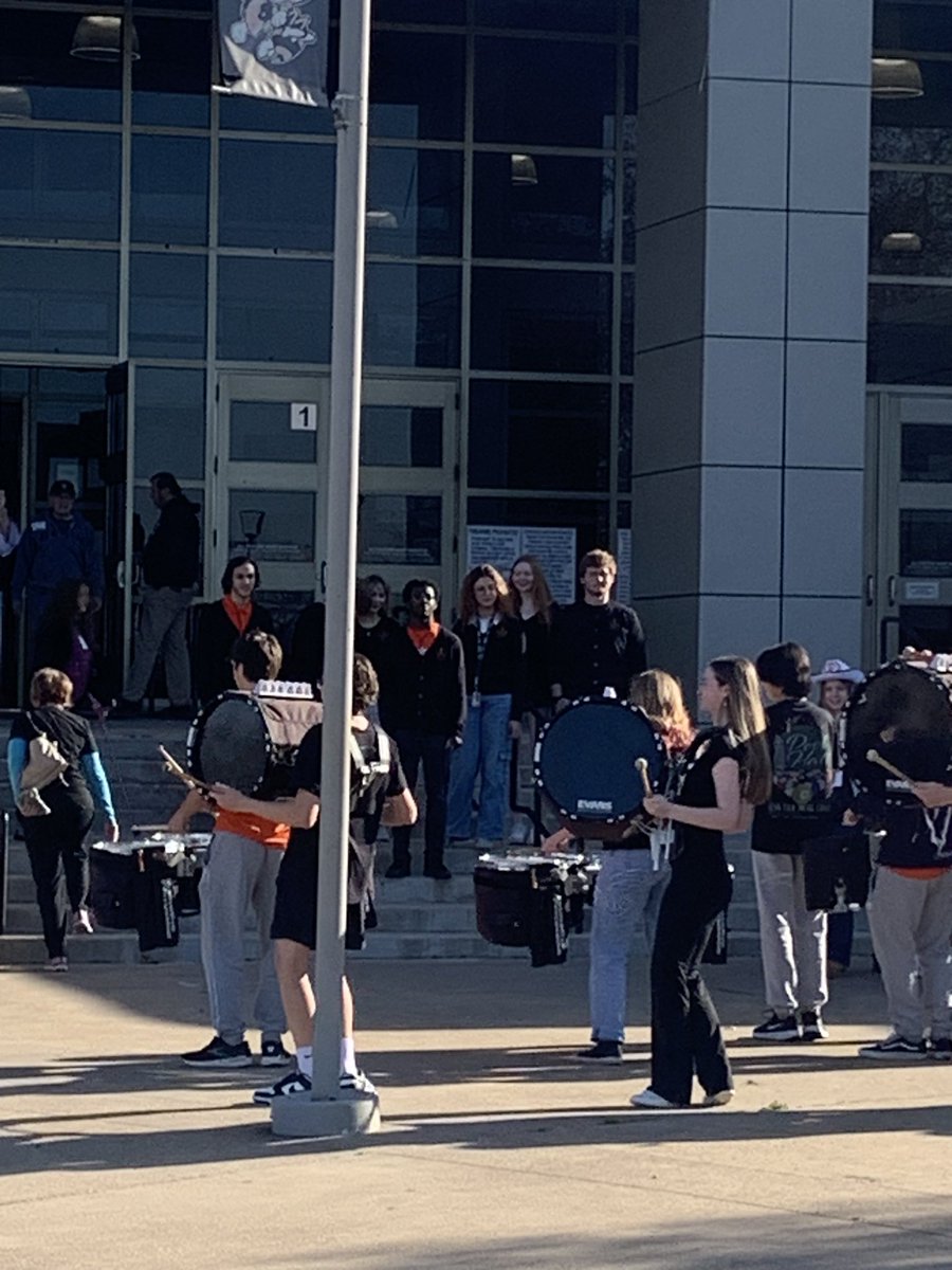 RockwallACDEC's tweet photo. Send off for ACDEC as we head to San Antonio to represent @rockwallschools  and @Rockwall_HS  at the state championships! #JFND https://t.co/crzhDWqzuB