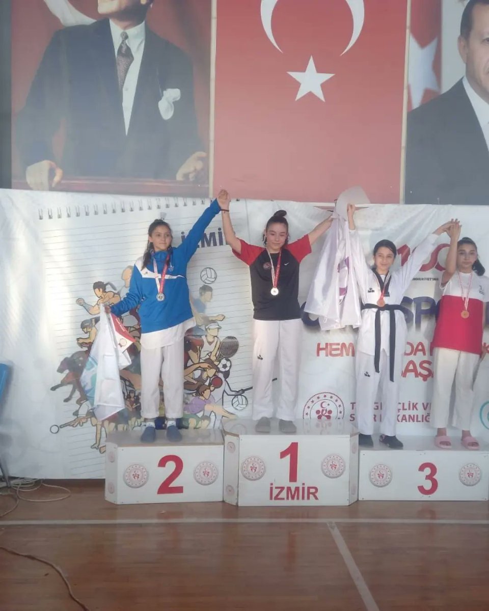 Öğrencimiz Saime Gülsüm Taekwondo Kyorugi branşında İzmir 2.si olarak Manisa’da gerçekleşecek Türkiye Şampiyonasında okulumuzu temsil edecektir🥋 Öğrencimizi tebrik eder, başarılarının devamını dileriz 🎉🏆 @BucaKaymakamlk @bucamilliegitim @izmir_ilmem