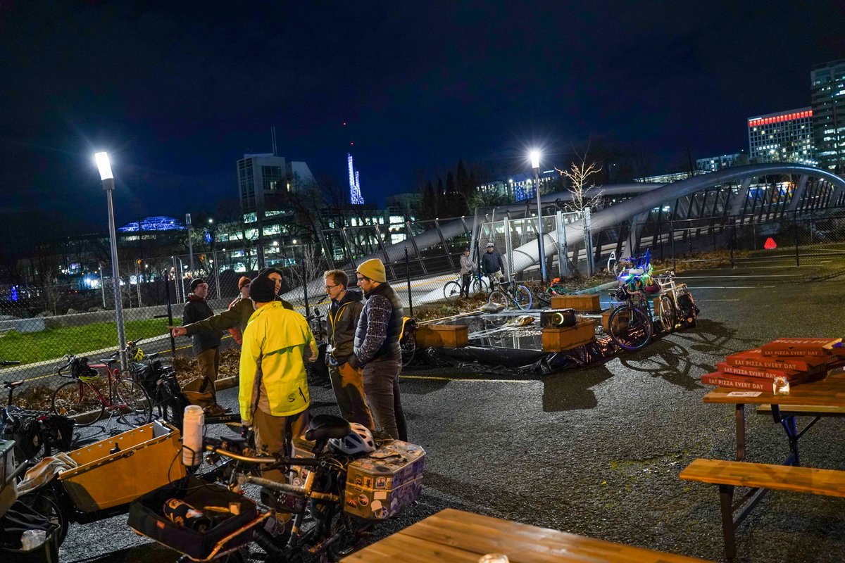 We had so much fun last night at Bike Happy Hour! We celebrated @bikeloudpdx & then hung out at future Bear Blocks space on south end of Blumenauer Bridge. You can join the fun. We meet up every Weds, 3-6 pm on Ankeny Rainbow Rd plaza.