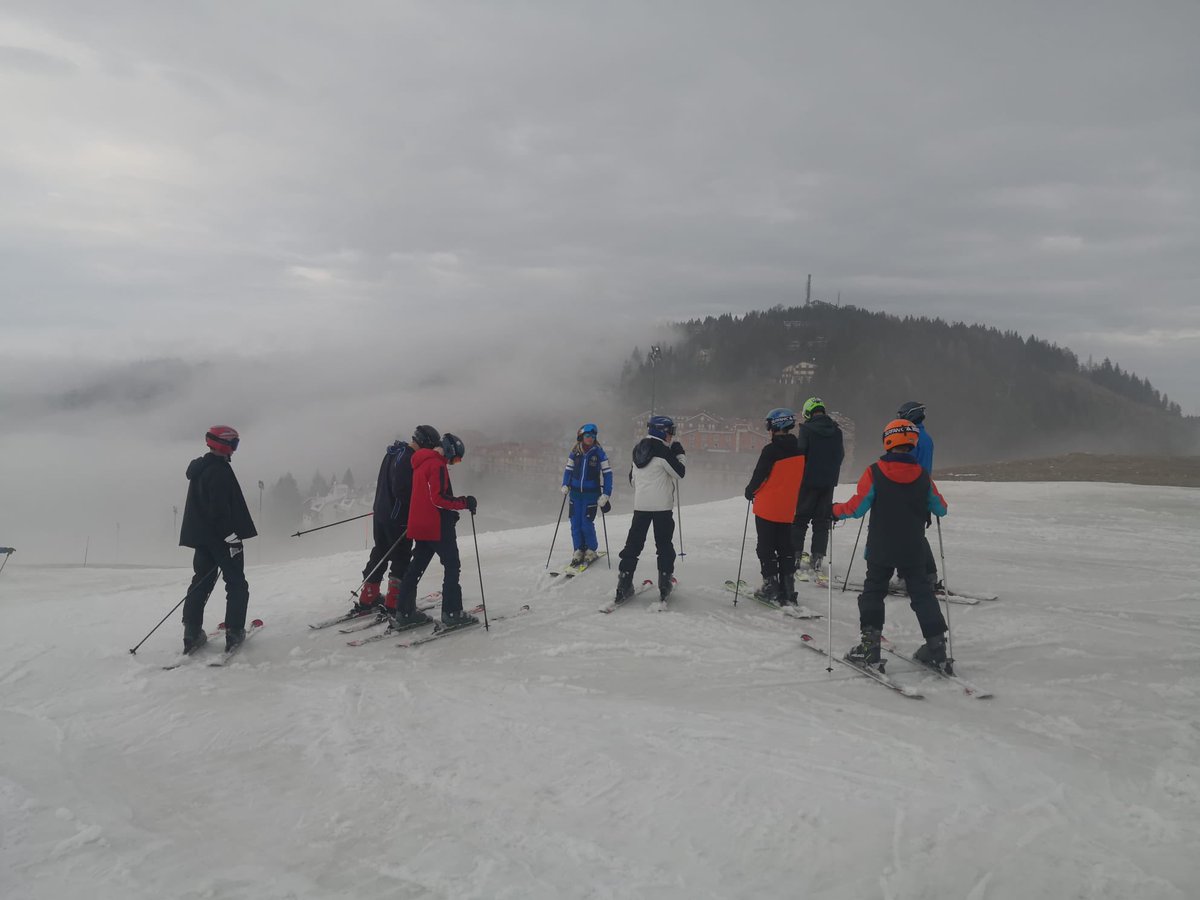 LongFieldMelton's tweet photo. Some more skiing pictures! 🎿 ⛷️@satrust_ @meltontimes https://t.co/TzxYWqArly