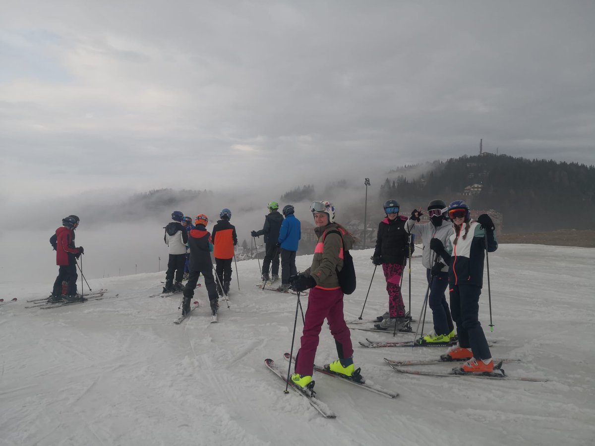 LongFieldMelton's tweet photo. Some more skiing pictures! 🎿 ⛷️@satrust_ @meltontimes https://t.co/TzxYWqArly