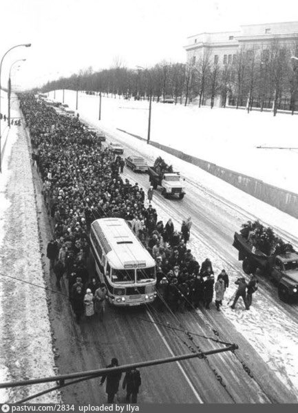 Andrey Sakharov’s funeral in 1989 is what Putin sure as hell remembers. That’s why he is afraid of Navalny’s funeral and why Navalny’s mother has to undergo sadistic psychological torture as we speak.