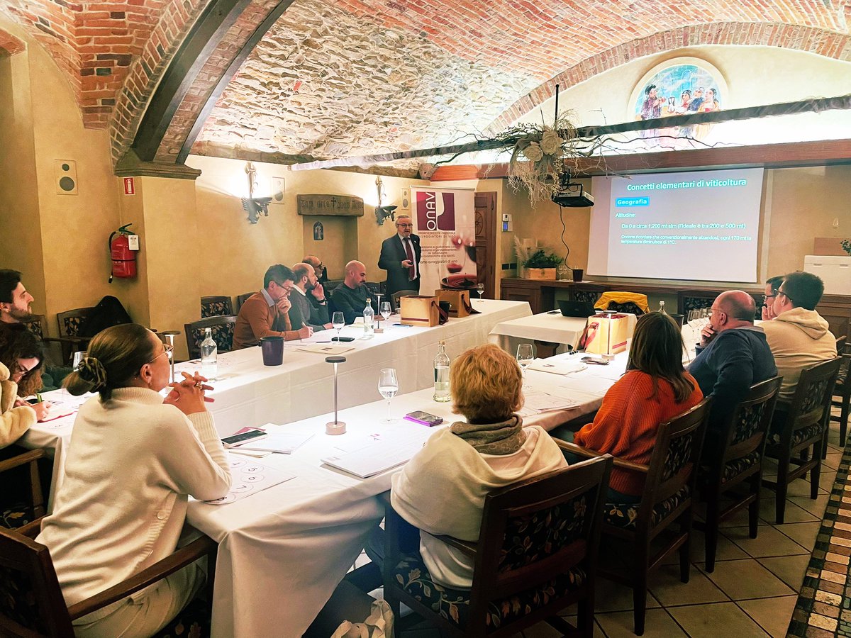 Si è bevuto non male alla quinta lezione del corso assaggiatori ONAV Lecco.
Pinot Bianco Falkenstein e Valpolicella Superiore Massimago molto apprezzati

#Onav 
#OnavLecco