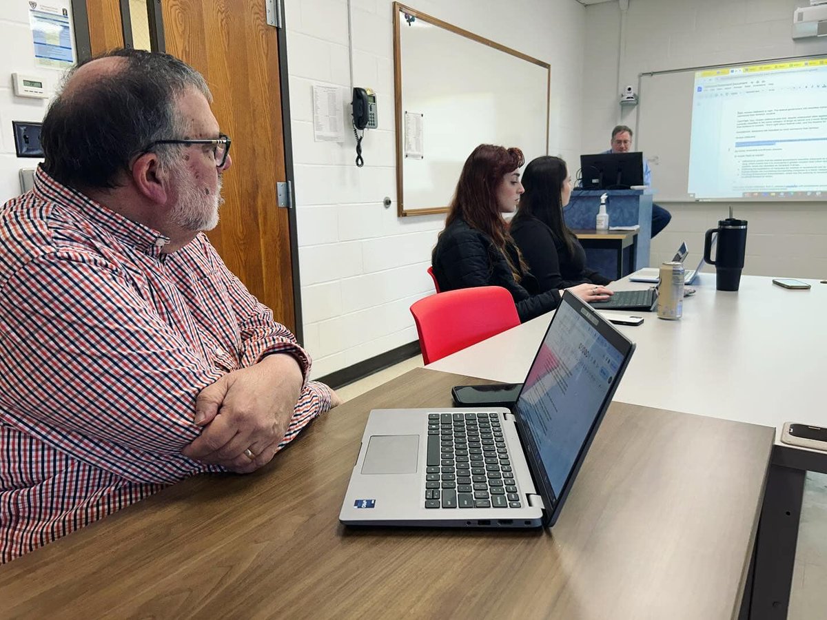 Our students are once again checking facts and writing articles for PolitiFact. sbu.edu/news/news-item…