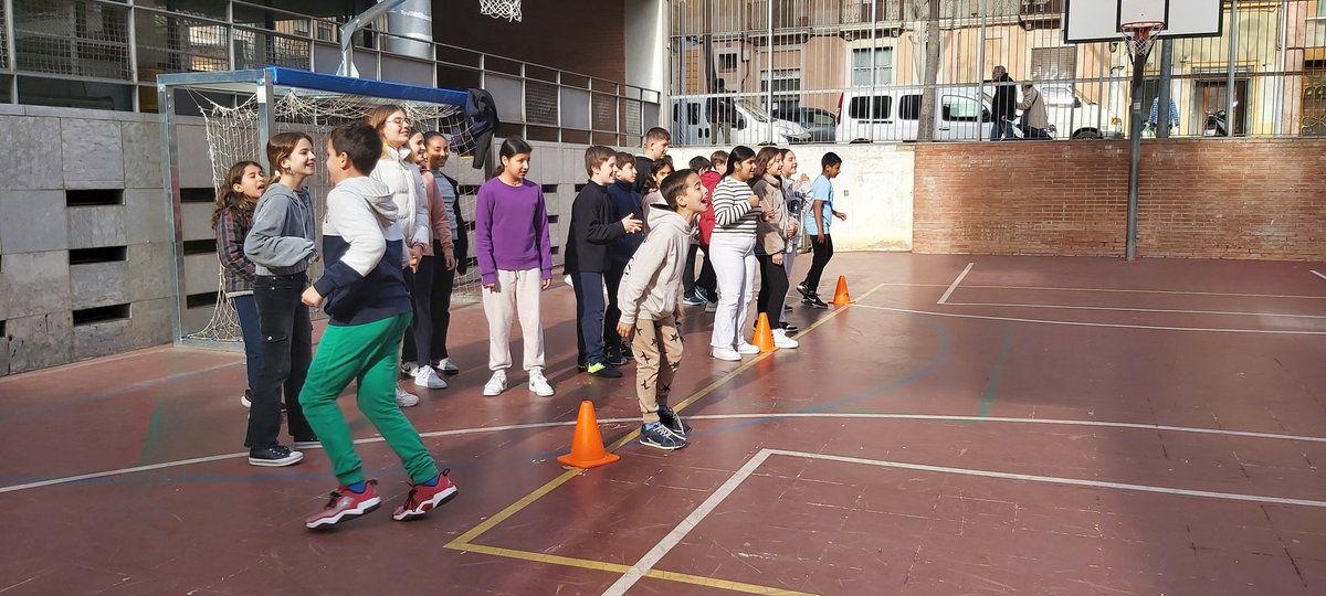Institut Caterina Albert (@icaterinaalbert) on Twitter photo Avui ens ha visitat 6è de l' <a href="/escolataborbcn/">Escola Tabor</a> Agraïts de compartir amb 50 nens i nenes aquest matí, que ha donat per molt! Avui ens ha visitat 6è de l' <a href="/escolataborbcn/">Escola Tabor</a> Agraïts de compartir amb 50 nens i nenes aquest matí, que ha donat per molt!