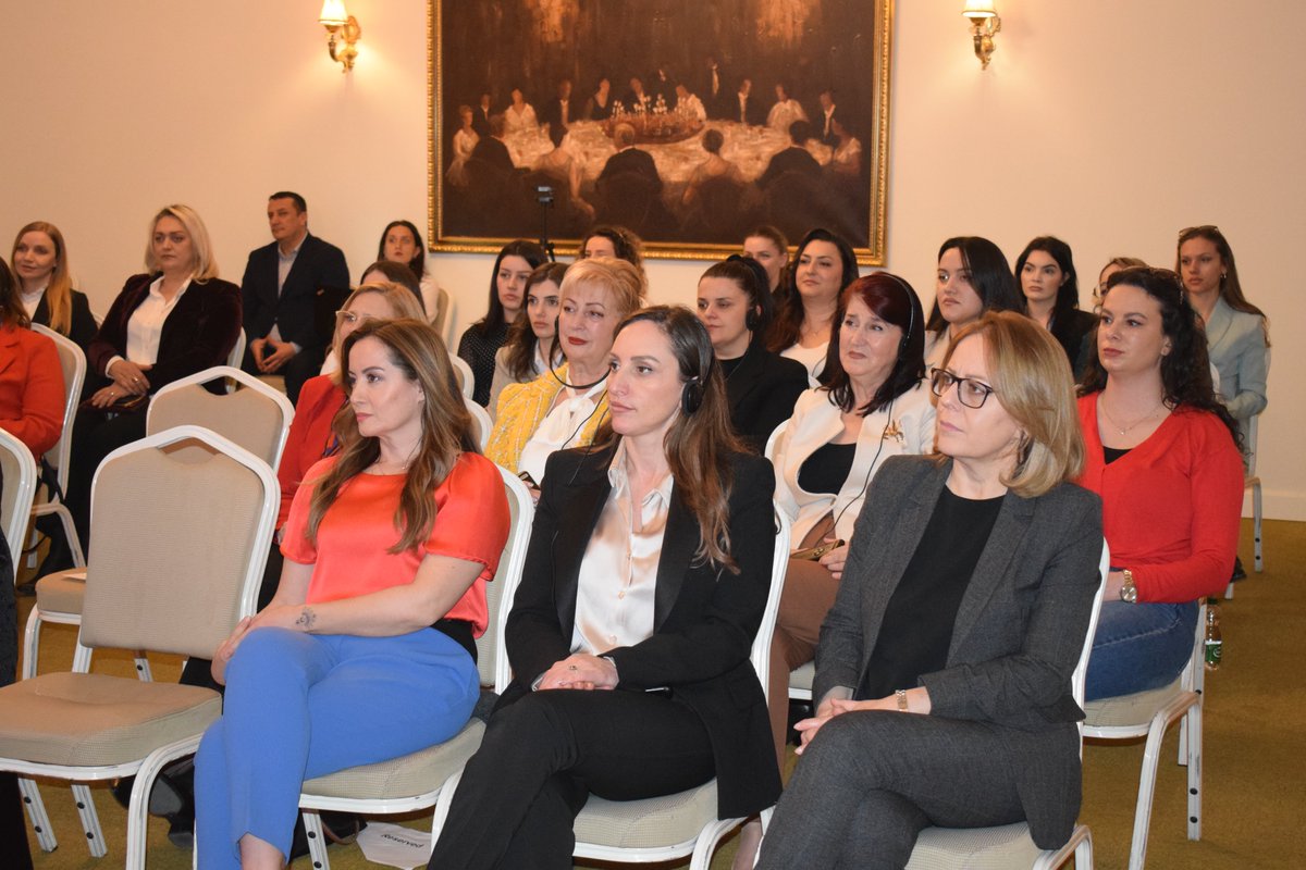NDIKosovo's tweet photo. They shared invaluable experiences and strategies for growth, emphasizing resilience and empowerment. 🧵(2/2)

#NDIKosovo #USAIDKosovo #SwissEmbassyPristina #LeadershipMentorshipProgram https://t.co/LPtsJFNkmC