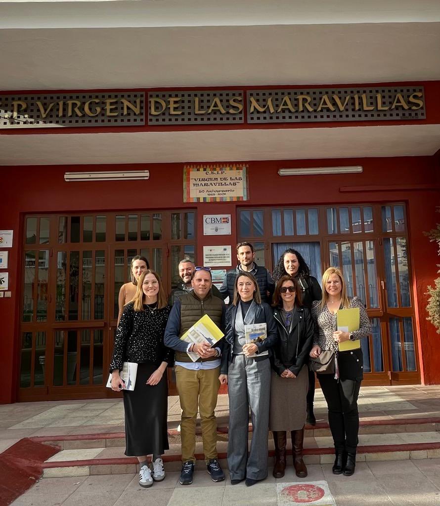 mcarmenmm's tweet photo. Hoy primera visita dentro del Proyecto de Comunidad de Innovación Digital al @ceip_virgen junto con @MurciaSanPablo @CPEIBasBellvis @DigitalProf_RM @CPRRegionMurcia @sifopcarm @ProgramasRM @Educarm https://t.co/RexCb0XzQy