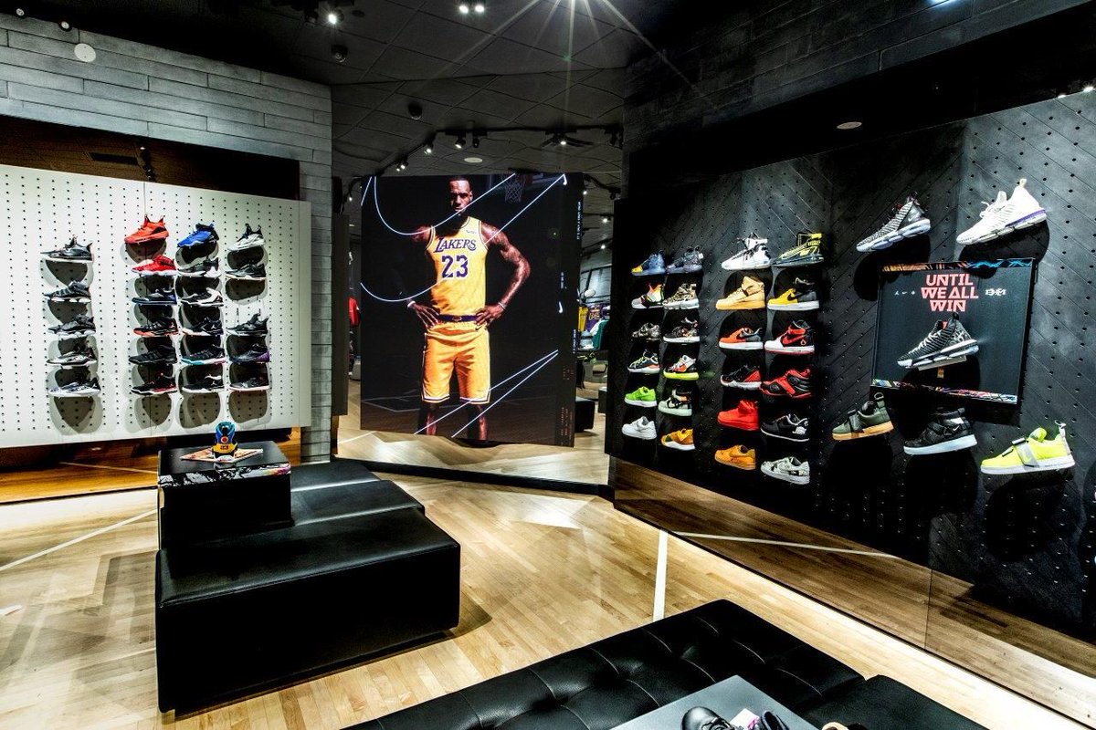 atsproled's tweet photo. 🏀 #ATS #LEDThrowback Series 11: The Nike Store at Beverly Center, LA, features our #dvLED wall, showcasing #No23 #LeBron James. "It's only a crazy dream until you do it" echoes around, inspiring all 🌈

#NikeBeverlyCenter #ProAV #AVTweeps #NBA #NBAAllStar #Lakers #TBT https://t.co/FB6RqkjT98