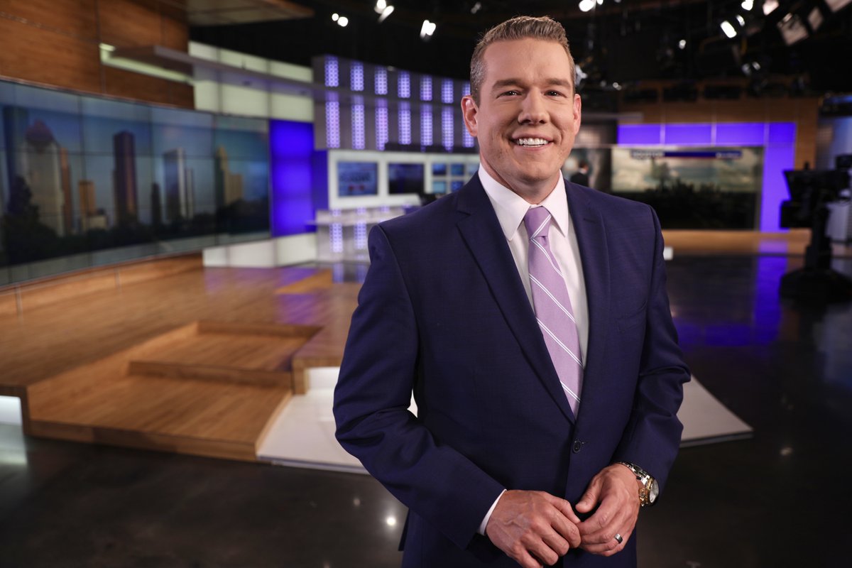 SouthwesternU's tweet photo. Southwestern University is thrilled to announce @AdamWinkABC13 ’04, a powerhouse in broadcast journalism and Southwestern University alum, as our 2024 Commencement Speaker! 🎓

To learn more, visit https://t.co/FoNZoD7jVy. https://t.co/mc82Yhk1sq