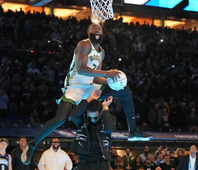 TheDunkCentral's tweet photo. Jaylen Brown says he’s willing to do the dunk contest again 

“If they ask me and nobody else cares to do it, f*ck it, I’ll do it again.” 👀

(Via @JaredWeissNBA ) https://t.co/N0cfv6LxOg