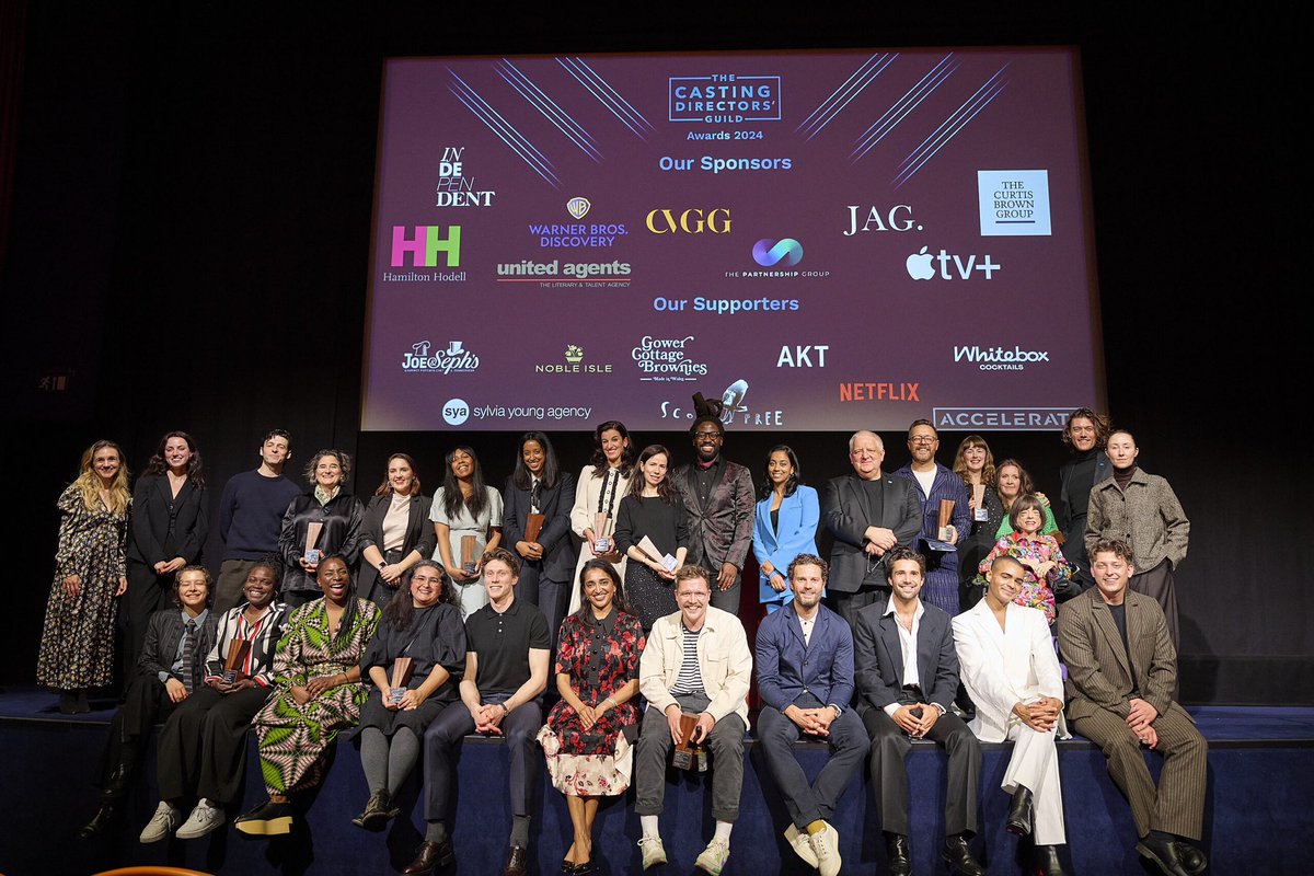 NoelyKCKD's tweet image. Jamie fue uno de los presentadores en los CDG Casting Awards 2024, donde presentó el premio a 'Best Casting in a Film' en el Ham Yard Hotel de Londres 💙 (21 de febrero) 

#JamieDornan #CDGAwards2024