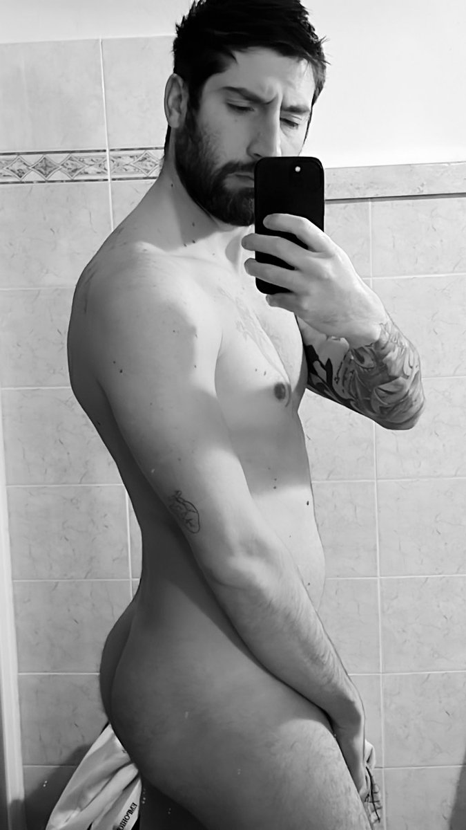 Dayoff1108's tweet photo. Doccia time 😘 https://t.co/1oTbVtzDLs