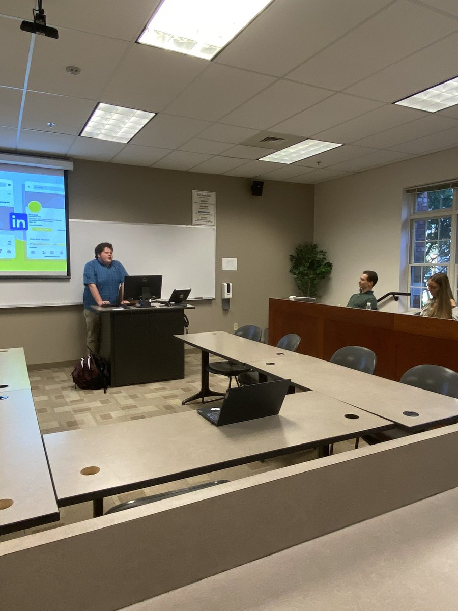 DohertyCenter's tweet image. Innovate your LinkedIn Workshop

In entrepreneurship, a strong network is crucial. It’s not just about knowing people, but about unlocking opportunities. This workshop teaches students the art of innovative networking and how LinkedIn helps build professional connections.