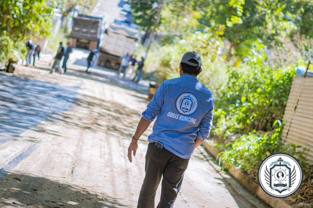 Continuamos trabajando en las mejoras de la red vial de nuestro municipio, gracias al trabajo de nuestro Alcalde <a href="/MarioVasquezSV/">Mario Vásquez</a>. 🙌👷‍♂️🚜

📍 Santa María 2, Cantón Arenales.