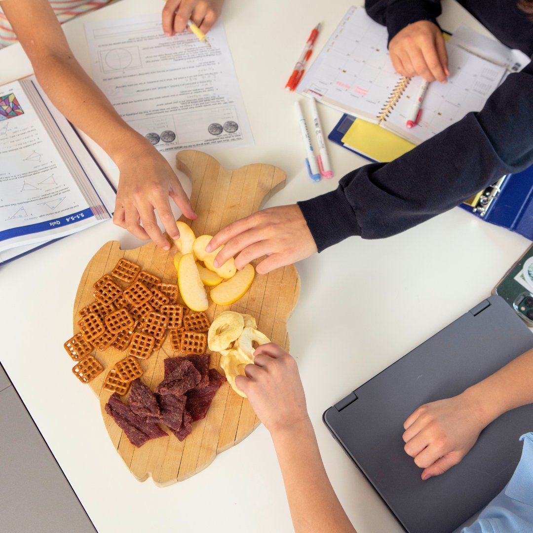 OpalApple's tweet image. After-school homework session made easy with Opal Apples – crisp, sweet, and always a kid-approved snack!

#OpalSnackTime #AfterSchoolFuel #KidApproved