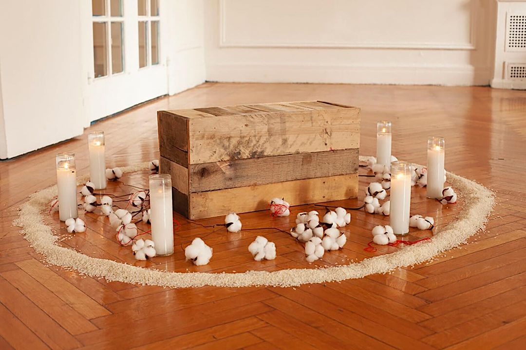 Elvira Clayton, current Workspace artist-in-residence, describes her art as ritualistic vessels holding stories of forgotten individuals and the experiences of those enslaved in America. 📷: Auction Block Requiem, Cotton and Rice Project, 2021