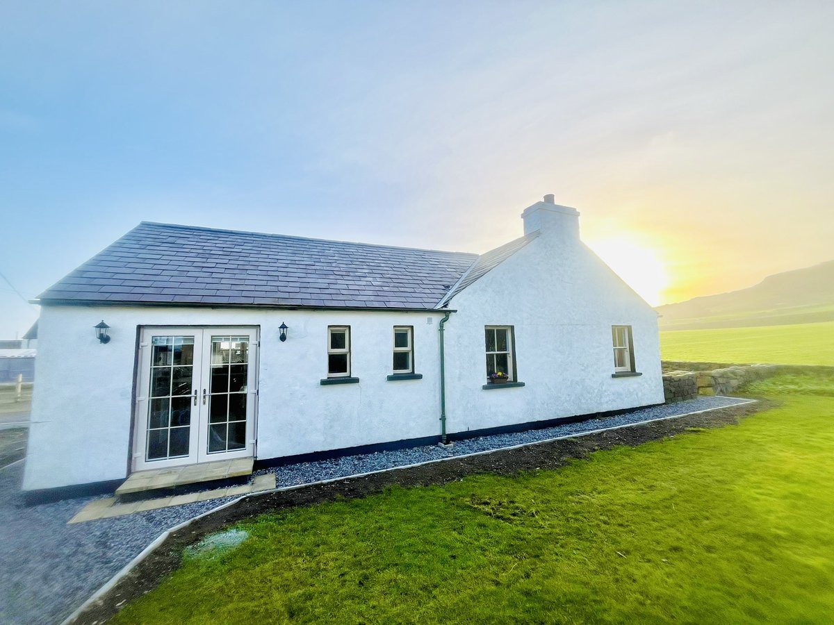 dunnaglea's tweet photo. 🏠 Introducing Dunnaglea Cottage, Ballintoy 
☘️ Located on the Causeway Coast, North Antrim 
🛌 Sleeps 5 
🍳 Self-catering with fully kitted kitchen 
🪴 Lots of outdoor space 
🤩 Now taking bookings 

🌐 https://t.co/IVlTf32mNs 🌐

🏷️ #Ballintoy #HolidayCottage #Ireland #rental https://t.co/kDKkyTAWMF