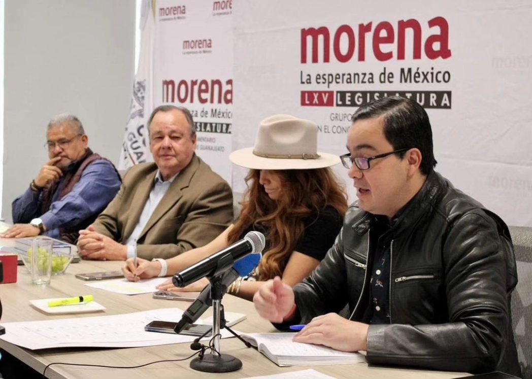 Neto_Prieto's tweet photo. El día de ayer acompañé a mis compañeros diputados locales en #RuedaDePrensa para refutar el 6to #Desinforme de gobierno del gobernador @diegosinhue en materia de #Seguridad.
#Guanajuato es el 1er lugar en homicidios del país, los niños y adolescentes, los más vulnerables... https://t.co/kamENJQR1S