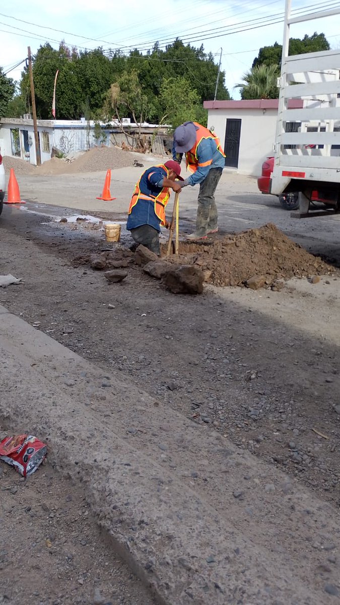 aguahermosillo's tweet photo. Palo Verde, Altares, Gala, Coloso, Privadas Residenciales, son algunas de las colonias que formaron parte del itinerario de cuadrillas de Redes, el día de ayer, en reparaciones de tubería de conducción de agua potable.
#HermosilloCRECEContigo https://t.co/SAe6PsQTjJ