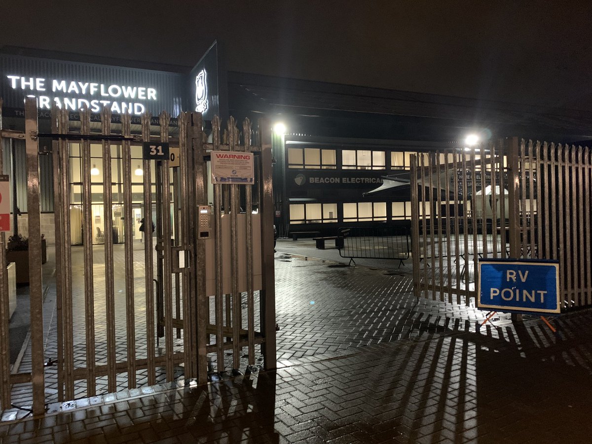 abradford_'s tweet photo. Today we opened the @argyle gates to help with the Keyham major incident response. We welcomed @DC_Police @RoyalNavy @DSFireUpdates @DSRTPlymouth @HMCoastguard to use the stadium as a base for the evacuation effort. Fanzone breakfast, briefing and then boots on the ground. #pafc https://t.co/HkmEXFlvWv