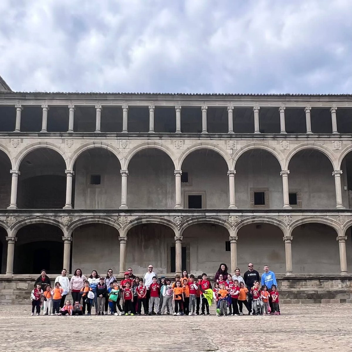 Excursión a Alcántara con @CasarCeip Visitamos el @CI_TajoInternac , el Conventual de San Benito, el Centro de Identidad Órdenes de Caballería y el Puente Romano. Realizamos la ruta “Balcón del Mundo” y avistamiento de aves. Gracias por todo @cpr_coria @Junta_Ex @educacionEXT