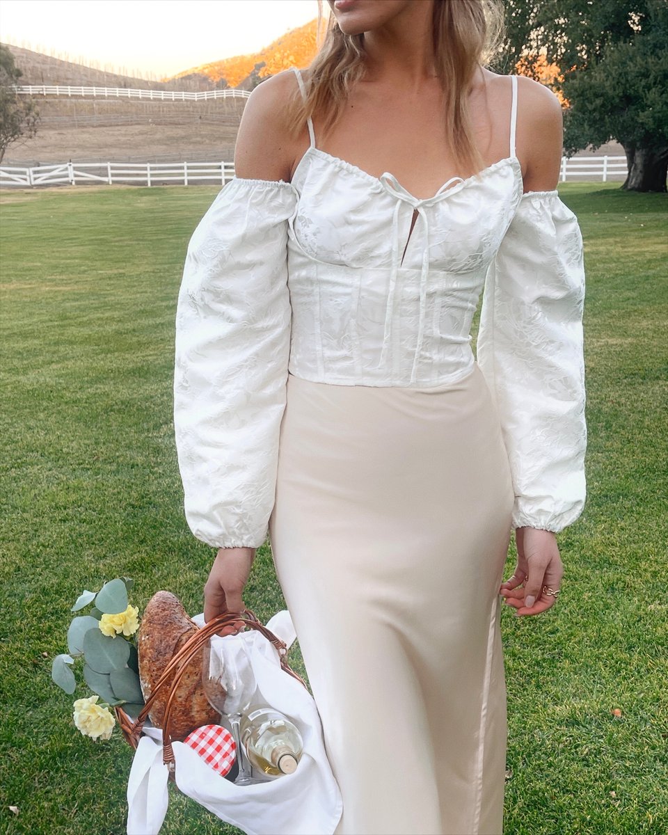 lulusdotcom's tweet image. file under: dreamy spring looks that we&apos;ll be wearing all year round 🌸 #lovelulus #springootd #springfashion