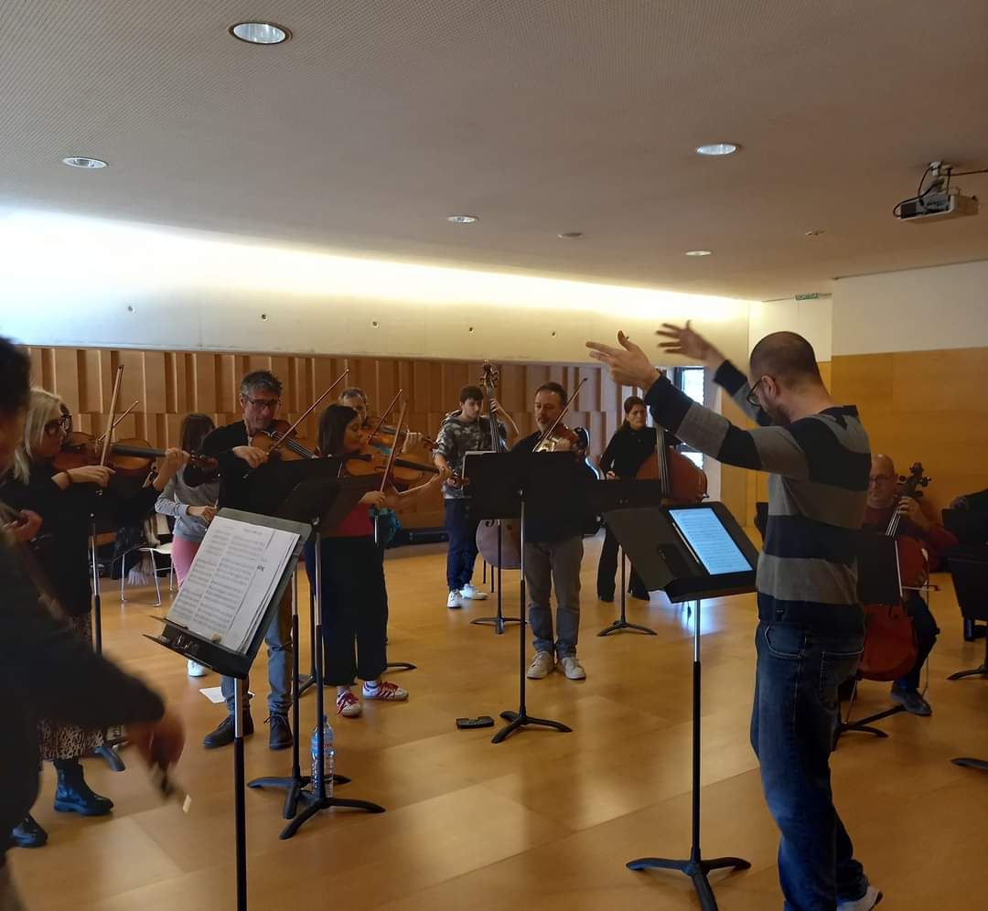 L'Orquestra de Girona (OdG) treballant molt per a l'espectacle "L'Alosa ascendent"  de diumenge vinent a l'Auditori de Girona, 25 de febrer a 18h. No us ho perdeu! Entrades: gironacultura.koobin.com/THELARKASCENDI…