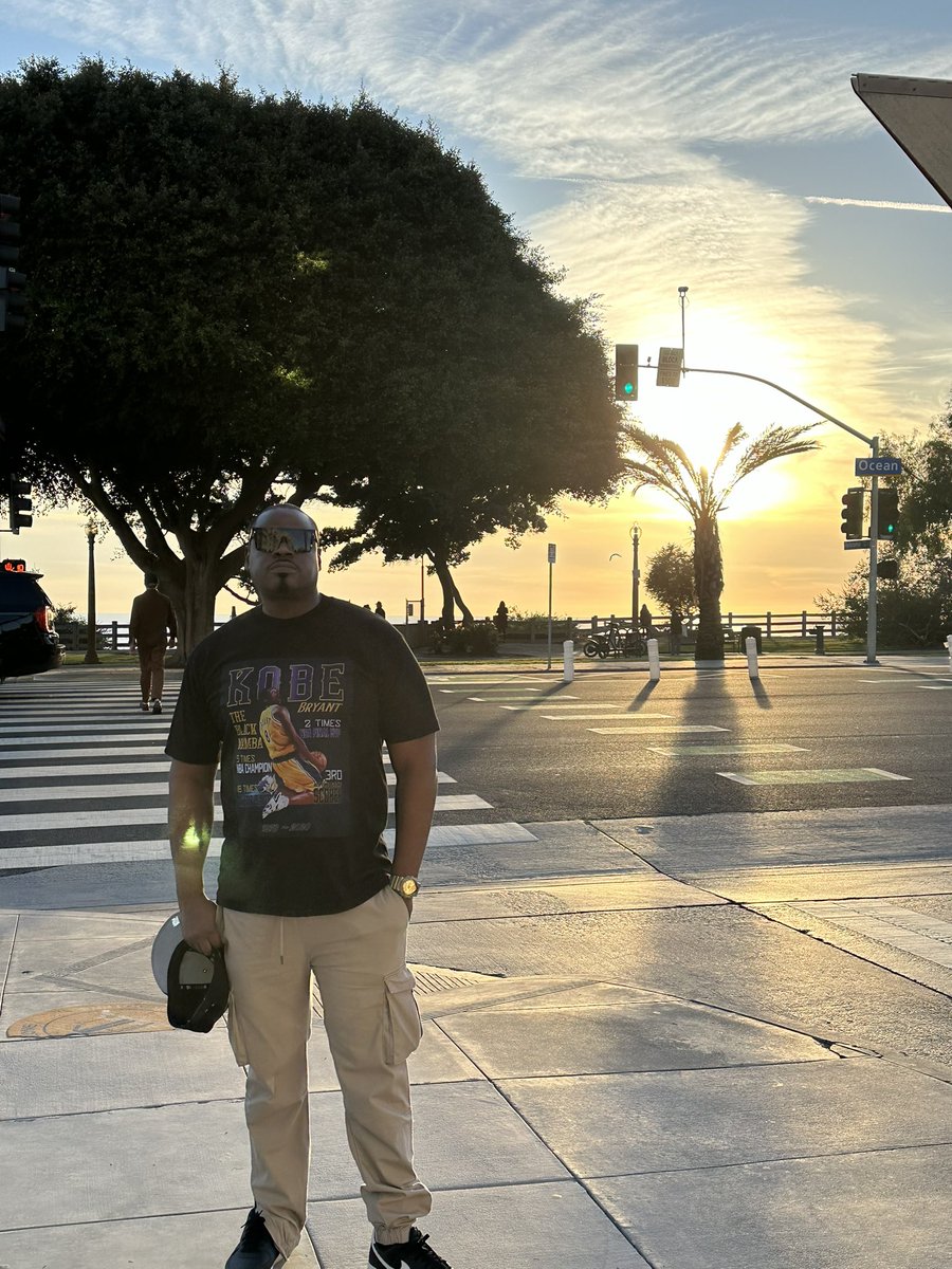 BobbyJ57SS's tweet photo. Man I love #losangeles always a vibe https://t.co/BlreYavWgc