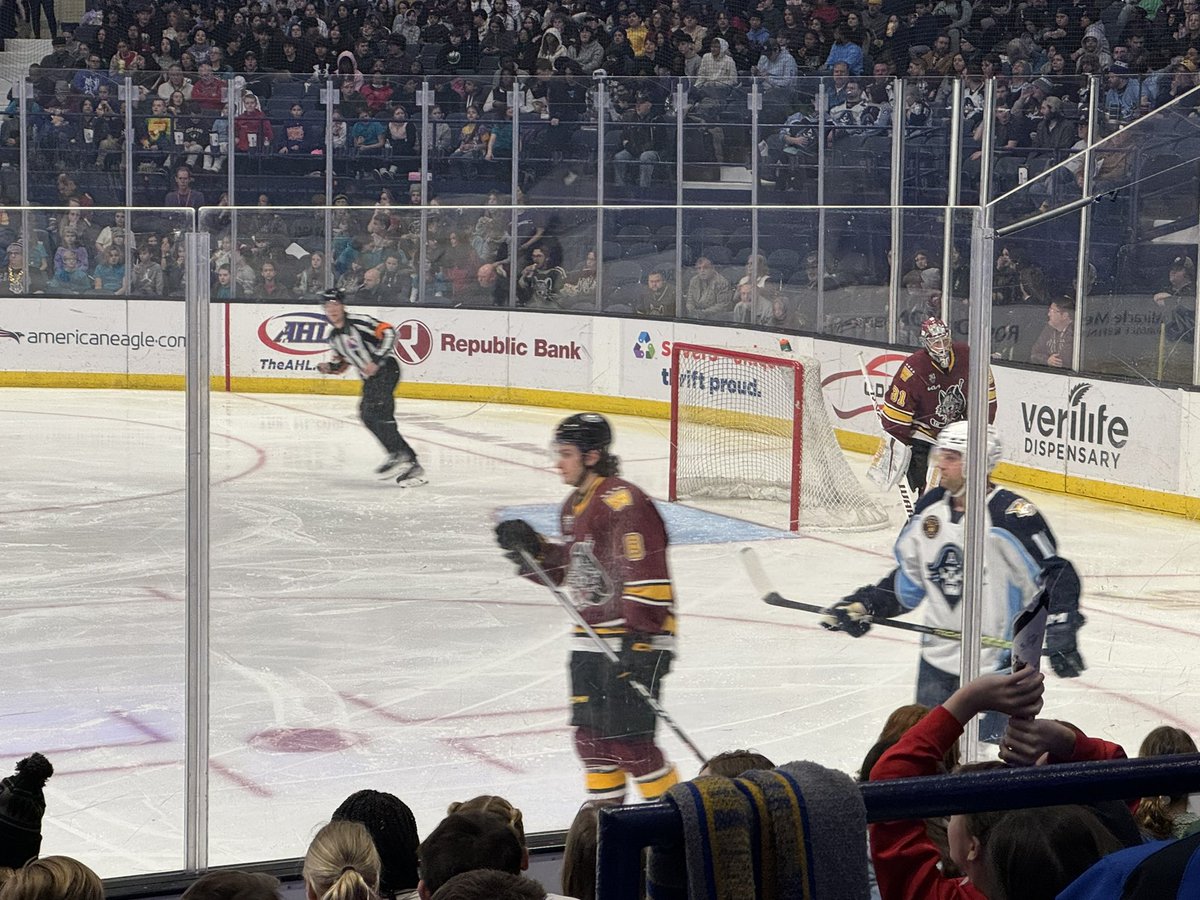 5th graders Get Schooled by Skates at the Wolves game. #cottoncs118 #d118life #ccs118life
