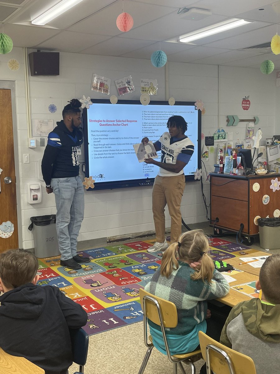 AWESOME experience today at @DRECardinals! Some of our @TMU_Football players got a chance to interact with their 1st/2nd graders! I’m not sure who had more fun, their kids or our players! #SaintsServe #EarnIt