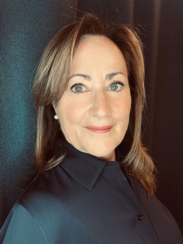 AARPNY's tweet photo. Tune in to Driving Forces on @WBAI 99.5 FM today at 5 PM when hosts Jeff Simmons @JackHites & @CelesteKatzNYC interview #AARPNY’s @BethNY on @GovKathyHochul proposed cuts to family #caregivers services & long-term care oversight #LTCOP. Older NYers deserve better. @ForcesDriving https://t.co/eif80mgZPX