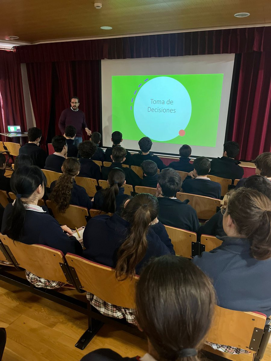 sjmercedarias's tweet photo. El alumnado de 3º #ESO recibe la visita de Rafael, voluntario de @JASPAIN, para impartir una taller sobre Toma de Decisiones del programa #OrientaT. https://t.co/Dz0snpYrTf