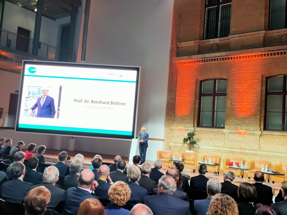 Politischer Abend beim #Krebskongress: Wir freuen uns, dass Bundesgesundheitsminister Prof. @Karl_Lauterbach bei uns zu Gast ist. Herzlichen Dank für die die wertschätzenden Worte über unseren Dialog im Rahmen der #Krankenhausreform! @BMG_Bund @Krebshilfe_Bonn #DKK2024