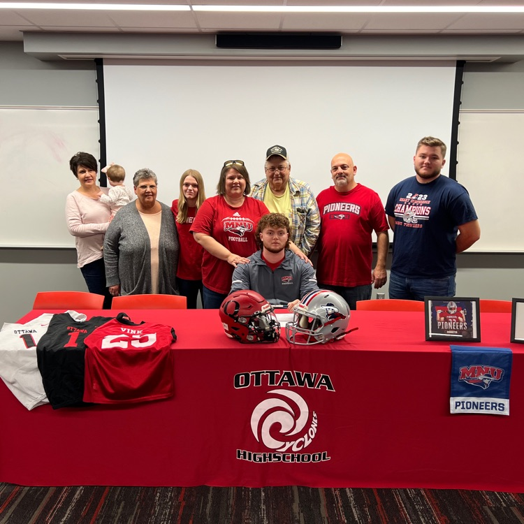 Congratulations to Zetan Vink for signing to continue his education and football career at Mid America Nazarene. 

#cyclonepride