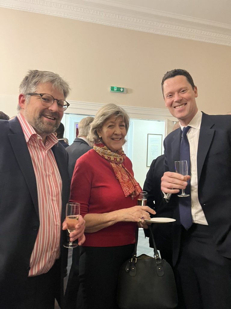 WillGoodhand4MP's tweet image. Busy week in @CLWCA Some excellent responses campaigning in Regent’s Park Ward at the weekend, followed by an excellent event with @AlexChalkChelt @Conservatives