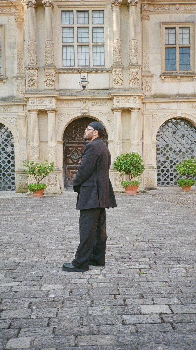 weekndmexHQ's tweet photo. 📸| The Weeknd para el videoclip oficial de “Popular”. https://t.co/jFgV0JUwKj