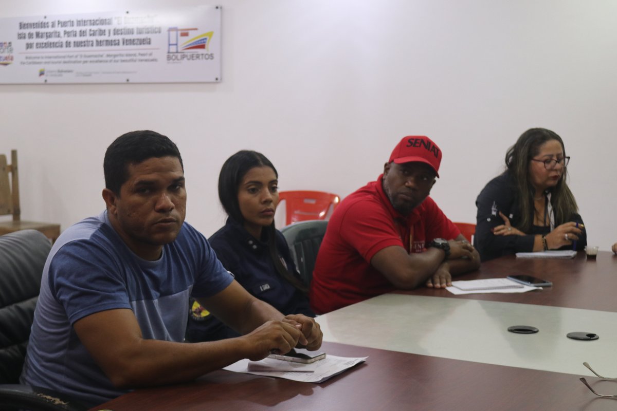 puerto_guamache's tweet photo. Comprometidos con brindar operaciones seguras, de calidad, en el @Puerto_Guamache se desarrolló encuentro con entes y autoridades que intervienen en la logística de planificación de buques, previa a las operaciones de atención a las embarcaciones y a la carga.#ProducirParaVencer https://t.co/4bKfMU1BBL