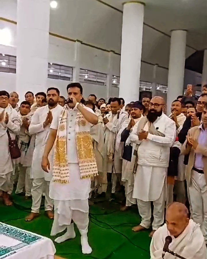 mriganka_dr's tweet photo. Blessed to be present at #AkhandPaalNaam at #nasatra , #KrishnaguruSewashram .More so, accompanying Shri #krishnaguru Himself .. #jaikrishnaguru ,🙏 https://t.co/Nperz2UPIb