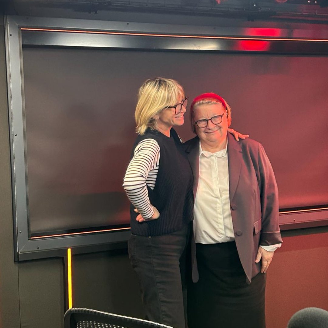 RosemaryShrager's tweet image. Brilliant fun and a good catch-up with my lovely friend Zoe Ball on her radio show this morning.

Did you tune in?

 #ZoeBall #RadioShow #RadioInterview #BBCRadio #BBCRadio2