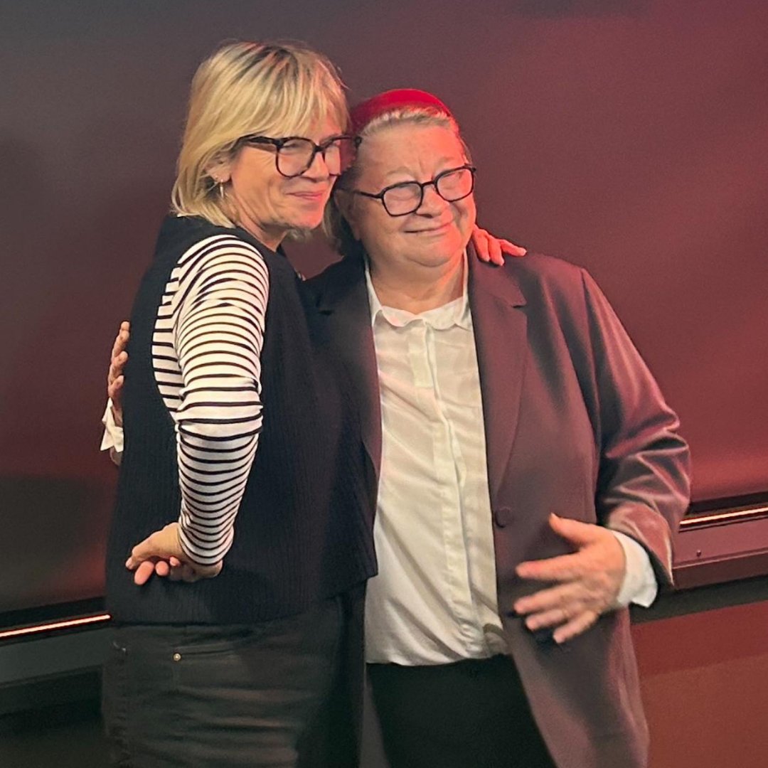 RosemaryShrager's tweet image. Brilliant fun and a good catch-up with my lovely friend Zoe Ball on her radio show this morning.

Did you tune in?

 #ZoeBall #RadioShow #RadioInterview #BBCRadio #BBCRadio2