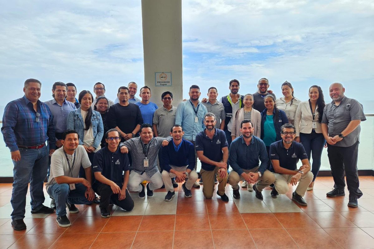 Produccion_Ecu's tweet photo. 📌Manta | Técnicos de @Produccion_Ecu participaron en el taller: métodos efectivos para determinar la capacidad de pesca en pesquerías que interactúan con tiburones; dentro del proyecto Habla Tiburón. El mismo fue dictado por científicos de la @DarwinFound, con apoyo de @WWF.🇪🇨🦈 https://t.co/tLvmxXMuvQ