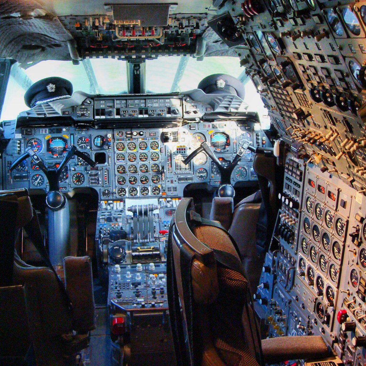 AviateAddict's tweet image. Which one do you fancy ? 

#Cockpit #PilotsofTwitter