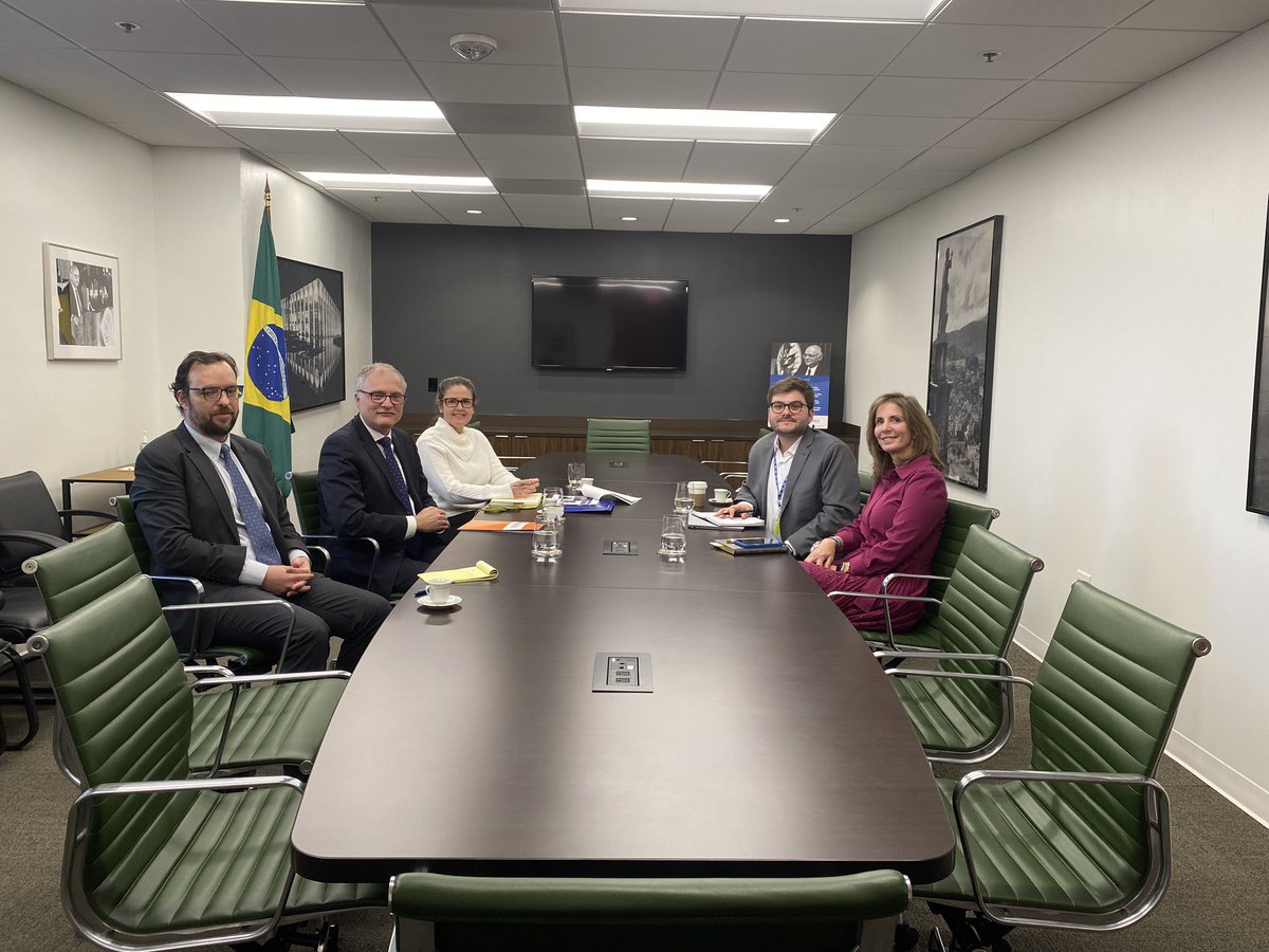 Tivemos a satisfação de receber na @Brasil_OEA, Linda Eddleman, Diretora do @Trust4Americas, e Carlos Escalante. Trust for the Americas é uma organização sem fins lucrativos ligada à @OEA_oficial e implementa projetos q promovem oportunidades educativas e econômicas.✨