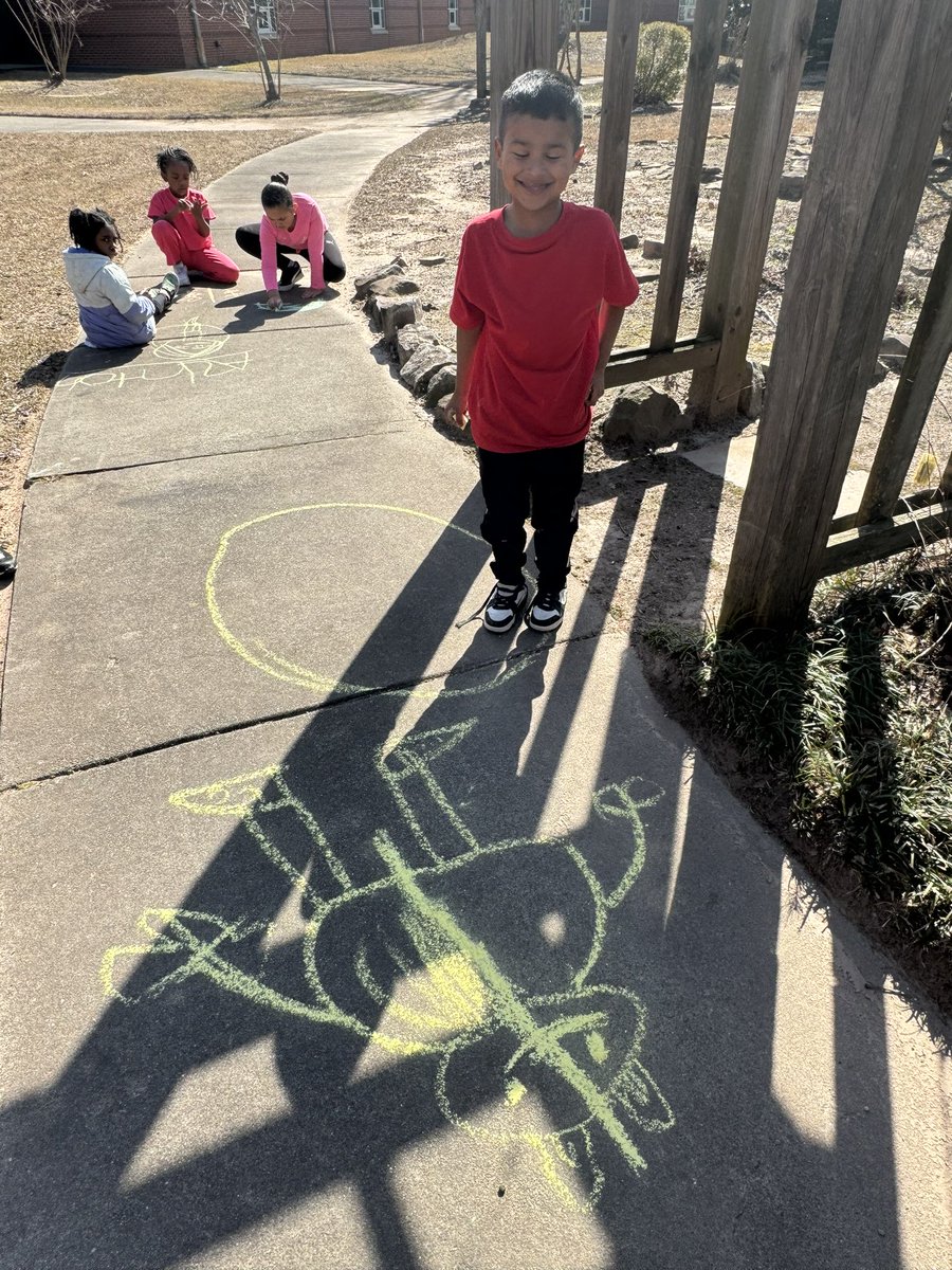 Mrs_JLyle's tweet photo. The beautiful weather called for going outside and extending our learning of symmetry by going out and drawing symmetrical shapes. We love the outside garden at @DunwoodySprings https://t.co/omCv8lxS0T