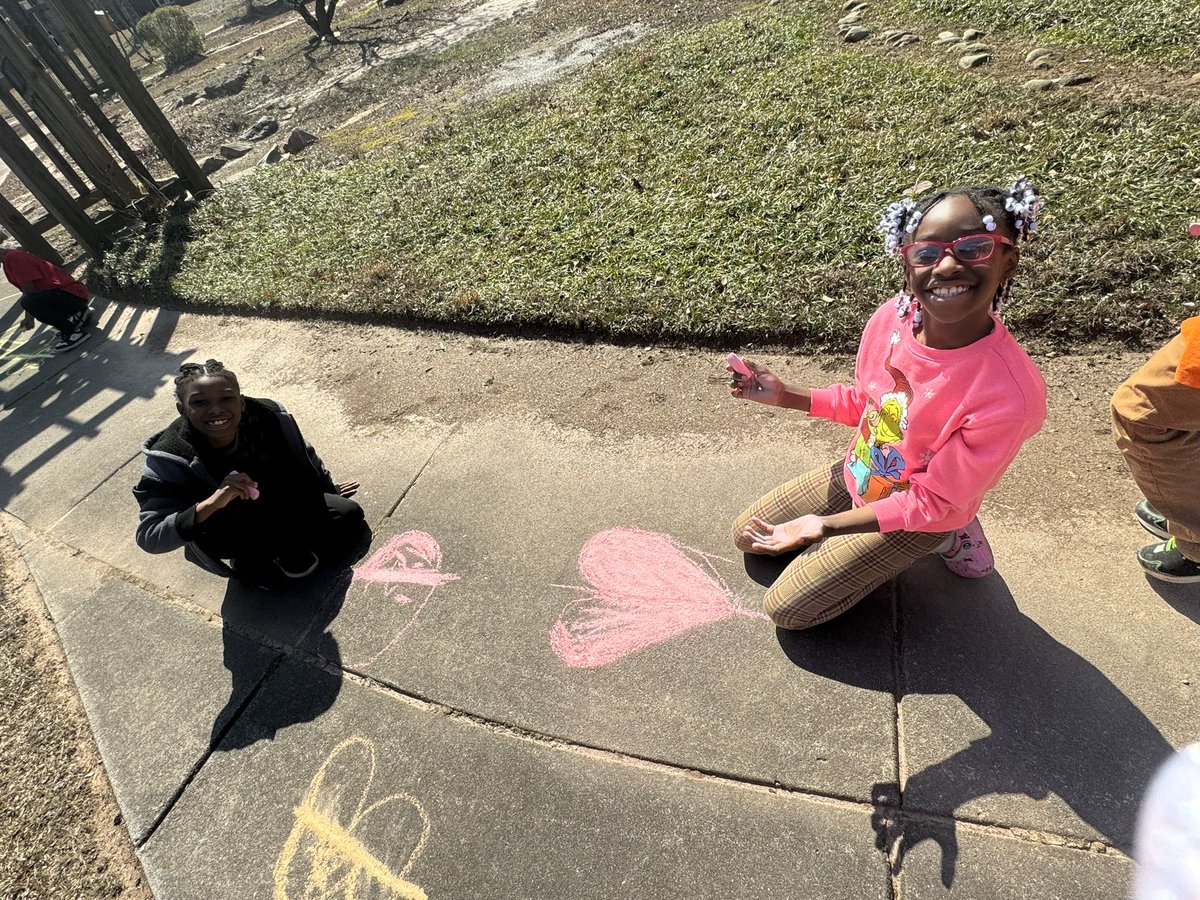 Mrs_JLyle's tweet photo. The beautiful weather called for going outside and extending our learning of symmetry by going out and drawing symmetrical shapes. We love the outside garden at @DunwoodySprings https://t.co/omCv8lxS0T