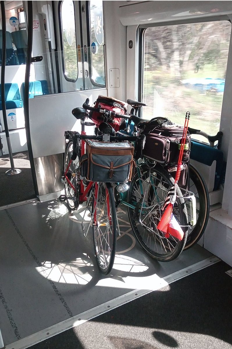 lolarafia's tweet image. Et pourquoi pas choisir de #réserver le dernier wagon à cet usage ?
Les passagers que ça dérange choisiraient les autres wagons. 🚲🛴🛹🛼